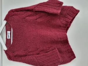 Replay tröja - Snygg,stickad tröja från Replay.  Storlek XS,men större i storlek bara snyggt,då jag upplever den lite som oversize. Endast provad.  Skickas spårbart 66;- Vi har hund.