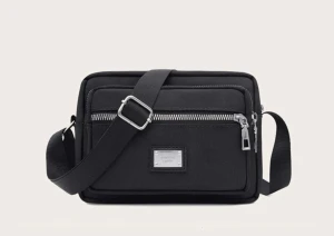  Väska - Sälje den här väska,jag har använt den 3gånger har köpt den för 60kr💗😊ni kan Järna skriva om ni är intresserade 💗