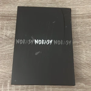 Stray kids noeasy album  - Hej! säljer detta stray kids albumet då jag förlorat intresse för gruppen! allt följer med :)