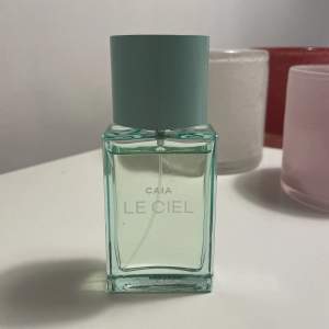 Le ciel parfym från caia ✨luktar super gott men kommer tyvärr inte till användning. Använd ett fåtal gånger, nypris 595kr mitt pris 250kr. 50 ml