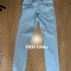 Hm jeans Strlk 29/32 - Är oanvänd. Den passar inte mig så därför säljer jag den