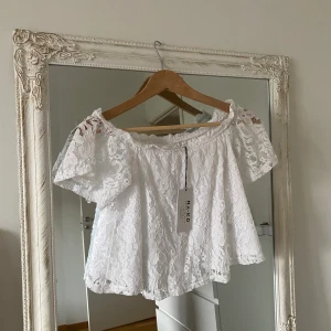 Blus från NA-KD  - Helt ny med lapp kvar 