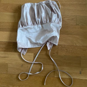 Boho - Denn hår jätte söta tröjan från boho med öppen rygg köpte jag för 299 och säljer nu för 100 kr