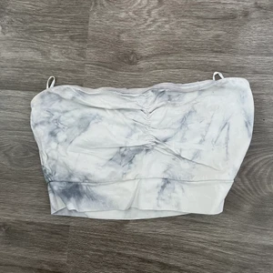 Topp Bandeau - Använd men fint skick  Står ingen storlek i men skulle säga storlek 75-85cm max runt om i vanlig bh storlek.