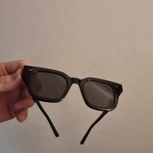 1 par solglasögon - Chimi 04 Black // inte använda alls knappt.  Stilrena och passar till de mesta speciellt nu under sommaren