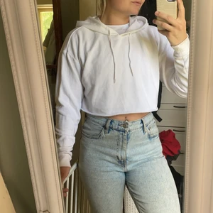 Croppad vit hoodie - Endast testad. Dock inga lappar kvar. 