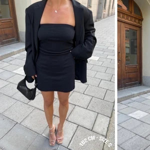 Black berries tube dress - Säljer min black berries tube dress (svart) från Djerf Avenue i nyskick, endast prövad och har lappen kvar :)! Säljer den för jag tycker att den är en aning lång på mig (156 cm) i storlek s! 