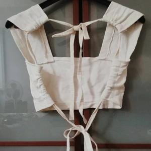 Open back top handmade repurposed materials  - Söt liten vit topp jag sytt av 100% återanvända material ♻️  Justerbar gjort av hoodie tyg💖