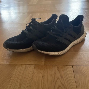 Ultra boost - Säljer min Ultra boost. De är använda men är fortfarande i okej bra skick!