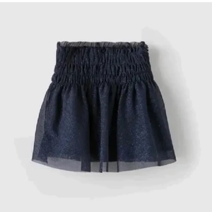 Kjol zara - Så fin glittrig kjol från zara i storlek 164, passar mig som vanligtvis har xs 💕 Inga tecken på användning! Skickar med postnord spårbar frakt 66kr 