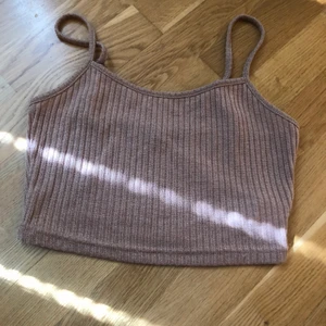 Beige croptop - Aldrig använd