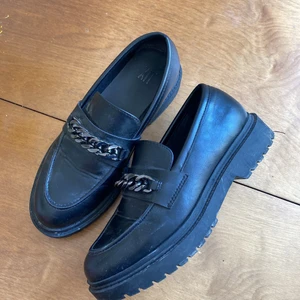 Skor - XIT (Köpta på Din Sko) - Loafers, använda ca 2 gånger. Storlek 37. Rengör såklart dem ifall de blir sålda. 