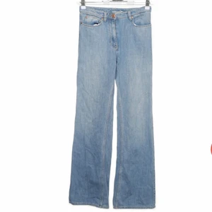 Jeans - Skit snygga jeans köpta på sellpy men tyvärr måste sälja då dom var för små på mig💞 för mer info och bilder skriv privat❤️