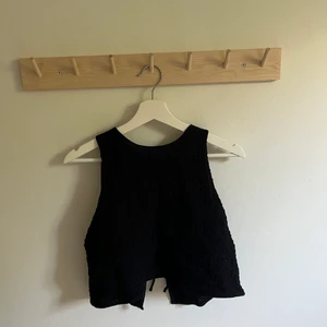 Linnr - Ett linne ifrån ZARA med knytning i ryggen