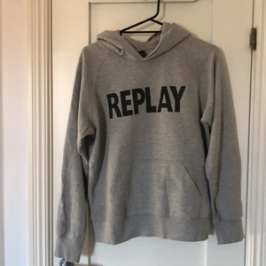 Hoodie från Replay stl 16år/166cm - Luvtröja från Replay stl 16år/166cm. Tröjan är i använt men fint skick.  