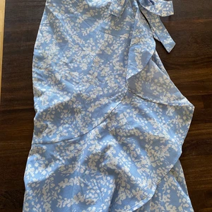 Gina tricot kjol strl 34 - Ett äldre plagg som bara användas 1 gång (nypris 349 kr)