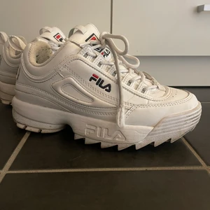 Fila skor 37 - Jag säljer mina fila skor som jag aldrig använder, de är i ganska bra skick och i storleken 37