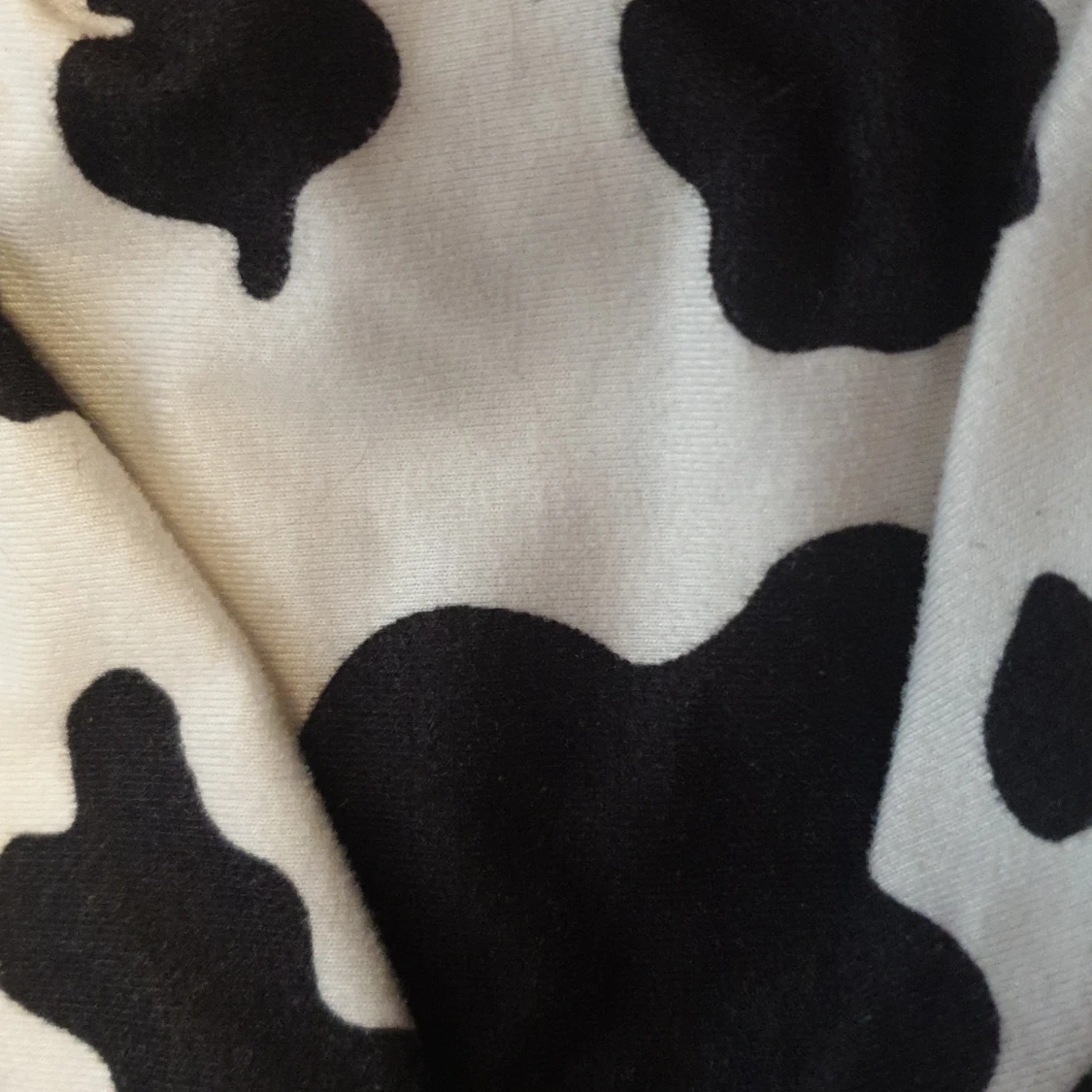 Svart vit ko tröja - 91