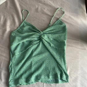 Mango - Linne från Mango! Super gulligt och aldrig använt, köpt på Mango butiken i Frankrike. Kan tänkas möttas upp I Uppsala.😙 