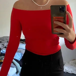 Offshoulder topp - Fint skick. Hålls uppe och är mycket bekväm😋