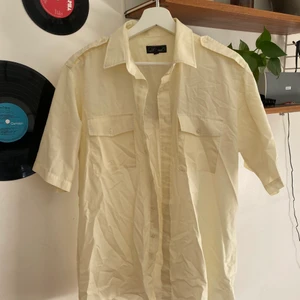 Skjorta - Gul oversized skjorta