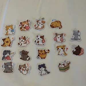Klistermärken - Söta klistermärken med klister så klart. 2 katter+ 2 rosa+ 1 stort=35kr (du bestämmer vilka❤️)  Man kan ändra och byta❤️ Frakt:13kr 