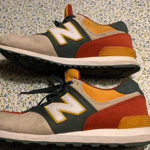 New balance  - Använt skick men ganska sparsamt , lite för små för mig har jag upptäckt  strl 45 , men känns mer som 44,5  