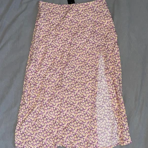 Kjol  - Kjolen är inte använden den är ifrån Motel, storleken är S 