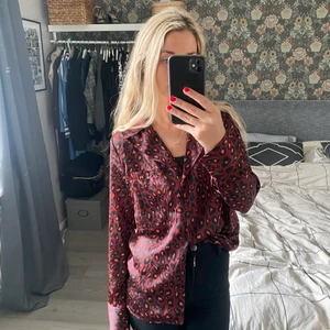 Skjorta  - Köparen står för frakten kan även mötas upp i centrala Linköping! Tryck EJ på köp nu.