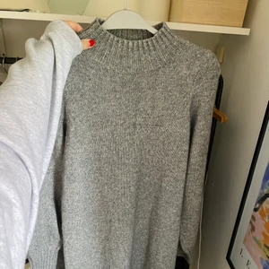 Stickad klänning - Mysig nu till hösten, helt oanvänd💕