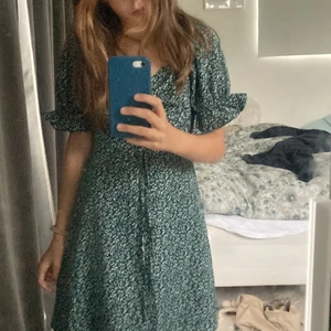 ngt - Grön klänning