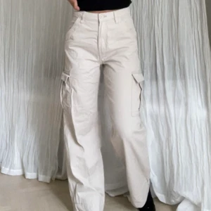 Cargobyxor - Fina beiga cargobyxor som endast är använda en gång! 