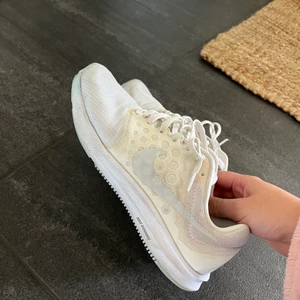 Nike skor - Träningsskor, storlek 40, använda men bra skick och inga skador, köparen står för frakt💜 