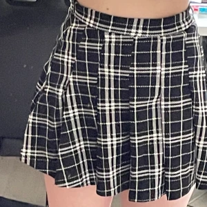 Rutig kjol  - Jätte fin kjol knappt använd💕