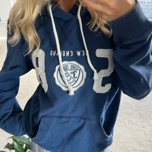 Vintage Hoodie  - Säljs för den inte kommer till användning längre. Passformen är så fin💙 TRYCK EJ PÅ KÖP NU (((((SÅLD))))))