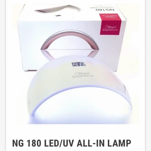 Uv lampa  - Uv lampa köpt på nagelgiganten för 1 månad sen funkar som den ska. Nypris 499kr 
