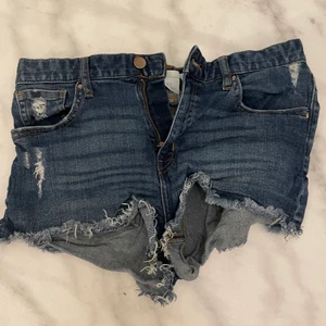 Shorts  - Här har ni ett par shorts från hm i stl 38, nästan helt oanvända