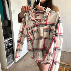Flanellskjorta  - Så bekväm och mysig skjorta som går att använda både som jacka och tröja! Skriv för fler bilder.