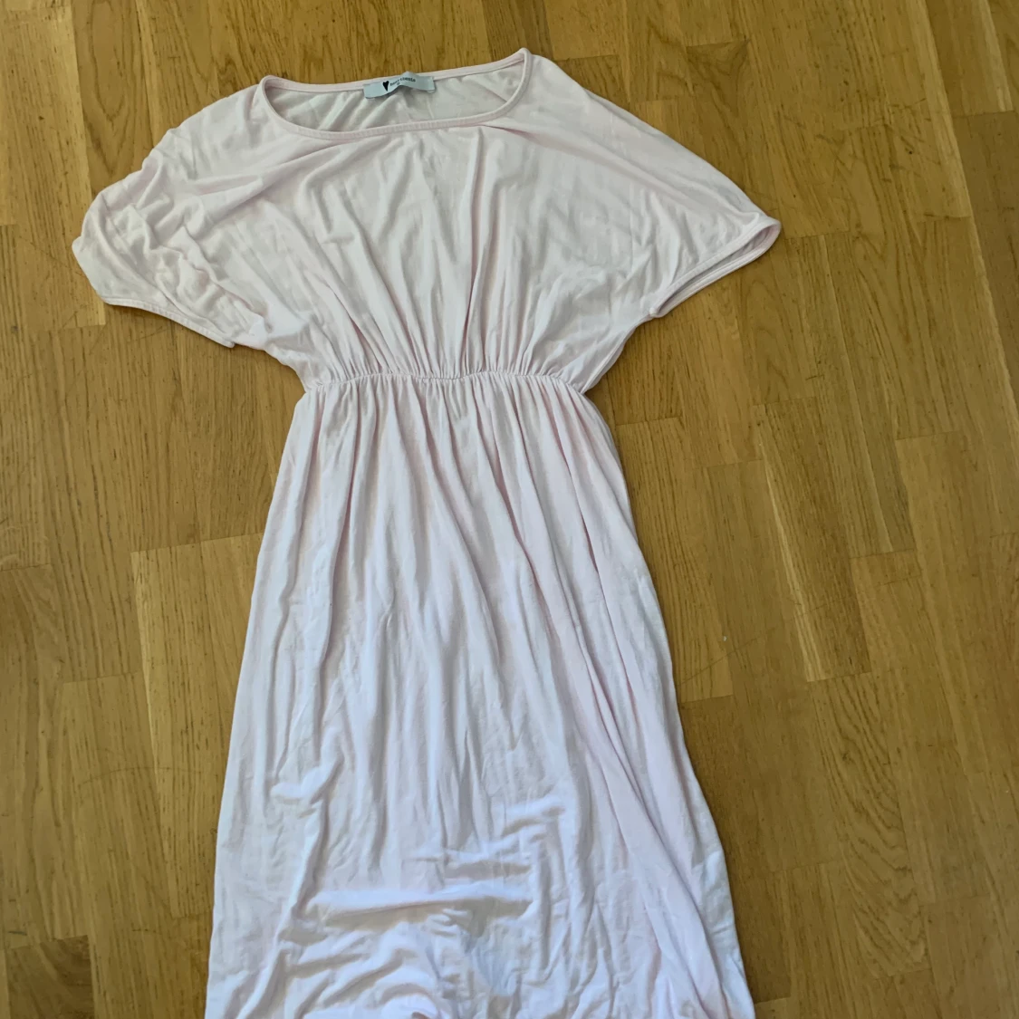 gravid klänningar i stl S - 90