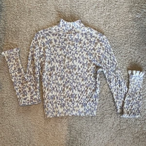 ❗️Zara tröja❗️ - 💕Säljer denna fina zara tröjan då jag inte använder den längre. Tröjan är i storlek M, och den passar perfekt till allt💕