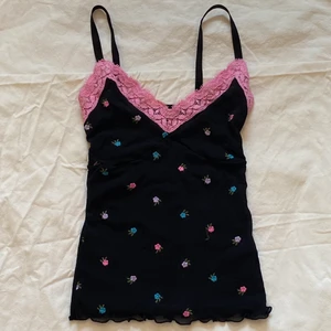 mesh topp.  - mesh topp som är köpt på plick.  Dubbellagrad så ej genomskinlig! Väldigt stretchig så passar från XS/S/Liten M. Köparen står för frakt! 💕⭐️