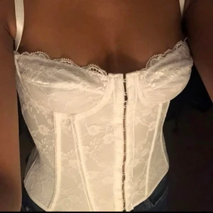 korsett  - Säljer denna oanvända korsett toppen från shein, den är aldrig använd! ❤️