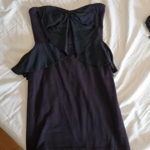 Tajt party klänning strl 36 - Super skönt material och glider inte ner över bröstet 👍🏻