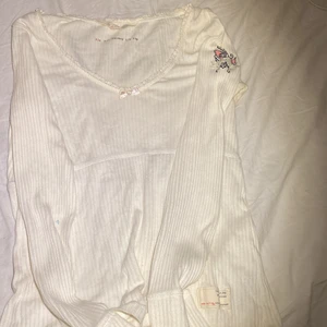 Oddmolly  - Säljer min söta oddmolly tröja då den nt kommit t andvänding tyvärr så den är i väldigt bra skick, säljer även två likadana fast rosa o grå så in o kika☺️ köpte för 650 i Oddmolly butiken PRIS KAN DIKSUTERAS