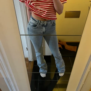 Zara bootcut jeans - Så sköna jeans, känns som leggings. Kommer tyvärr inte till användning och finns inte några defekter heller. 
