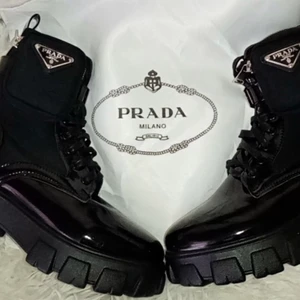 Fina skor - Är man intresserad finns fler bilder! Frakt tillkommer 