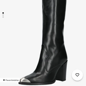 Bronx strävar ❤️ - Säljer mina supersnygga bronx boots jag tyvärr inte kunde ha när jag fick hem dom😢 För sent att returnera så säljer dom 💜 Nypris 2500kr❤️