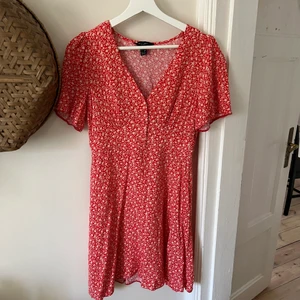 Söt sommarklänning - Blommig sommarklänning från New look, oanvänd.