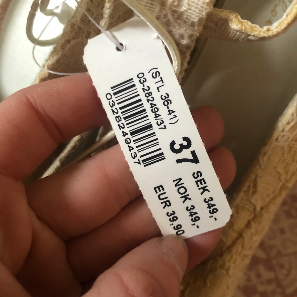 Högklackade krämvita spets skor - 91