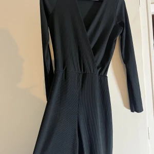 Svart byxdress - Vida ben